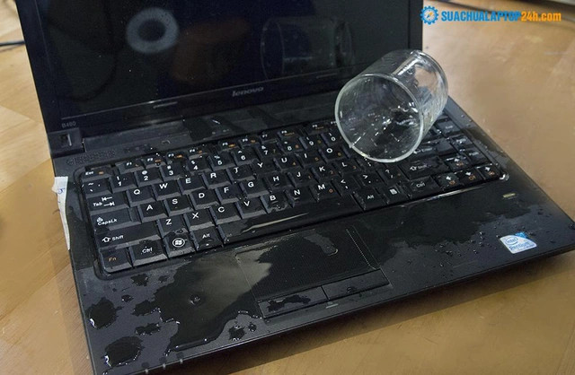 xử lý laptop bị dính nước